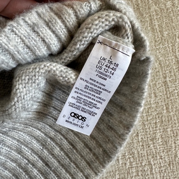 ASOS Light Gray V-neck Sweater - Picture 8 of 8